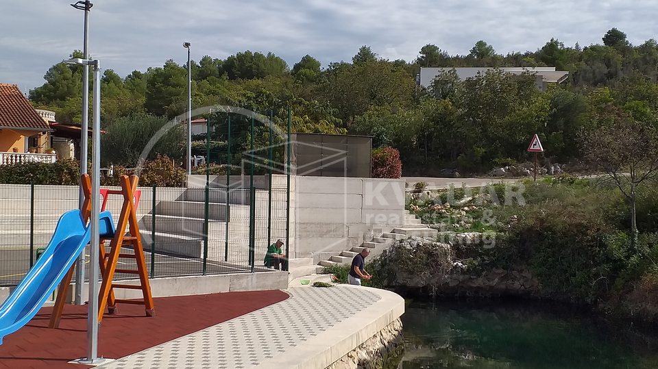 Građevinsko zemljište u centru mjesta s  pogledom na uvalu - Bilice - Vrulje