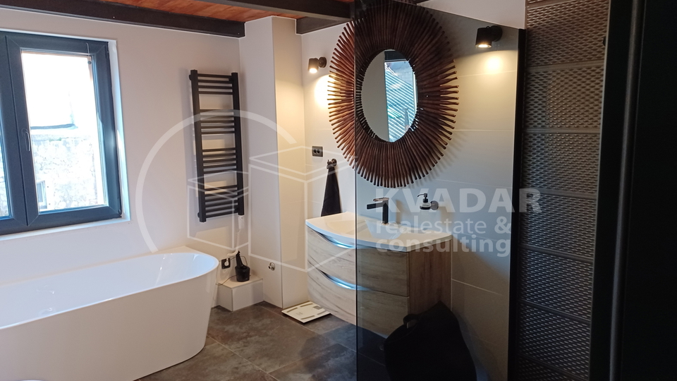 Kamena kuća u centru Kaštel Starog, 50m od more, novorenovirana - Designer Home