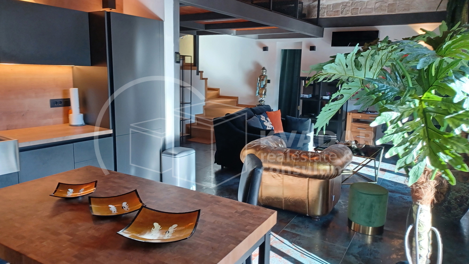 Kamena kuća u centru Kaštel Starog, 50m od more, novorenovirana - Designer Home