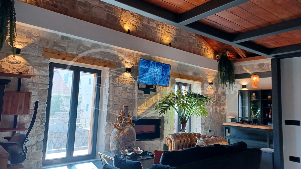 Kamena kuća u centru Kaštel Starog, 50m od more, novorenovirana - Designer Home
