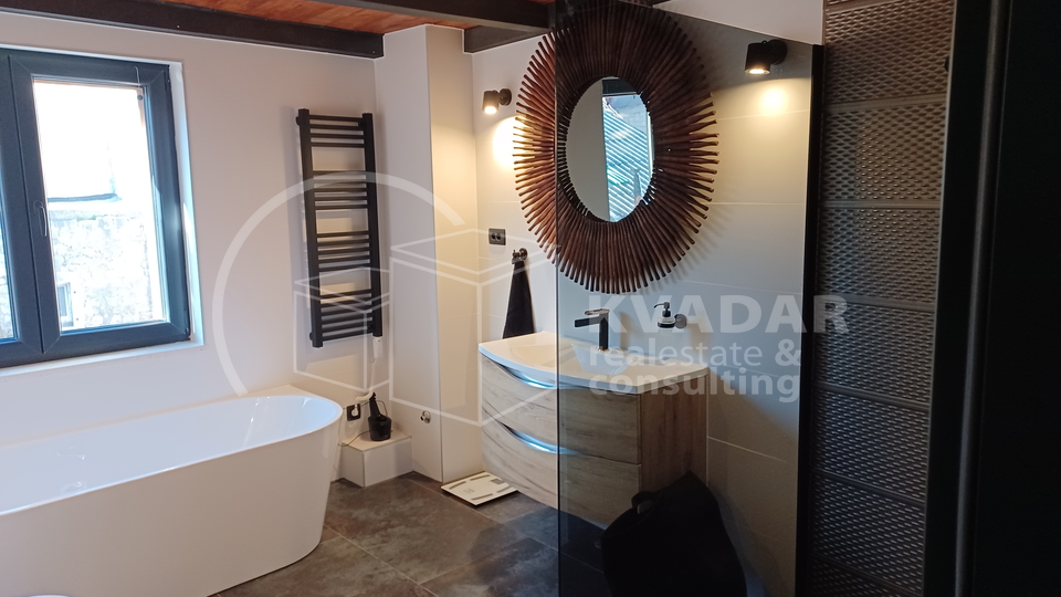 Kamena kuća u centru Kaštel Starog, 50m od more, novorenovirana - Designer Home