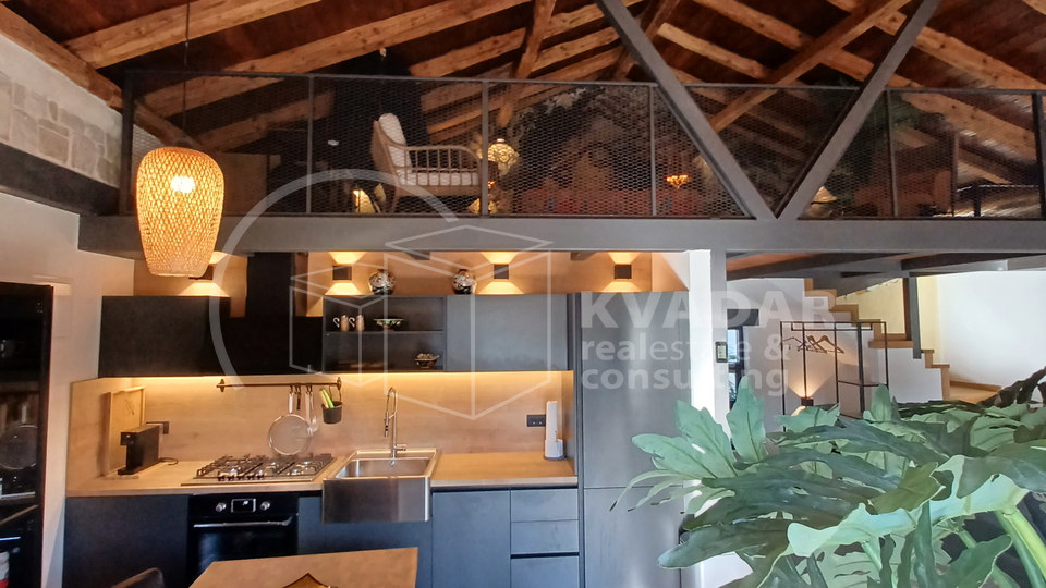 Kamena kuća u centru Kaštel Starog, 50m od more, novorenovirana - Designer Home