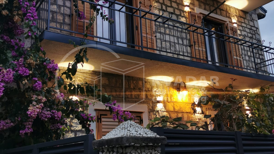 Kamena kuća u centru Kaštel Starog, 50m od more, novorenovirana - Designer Home