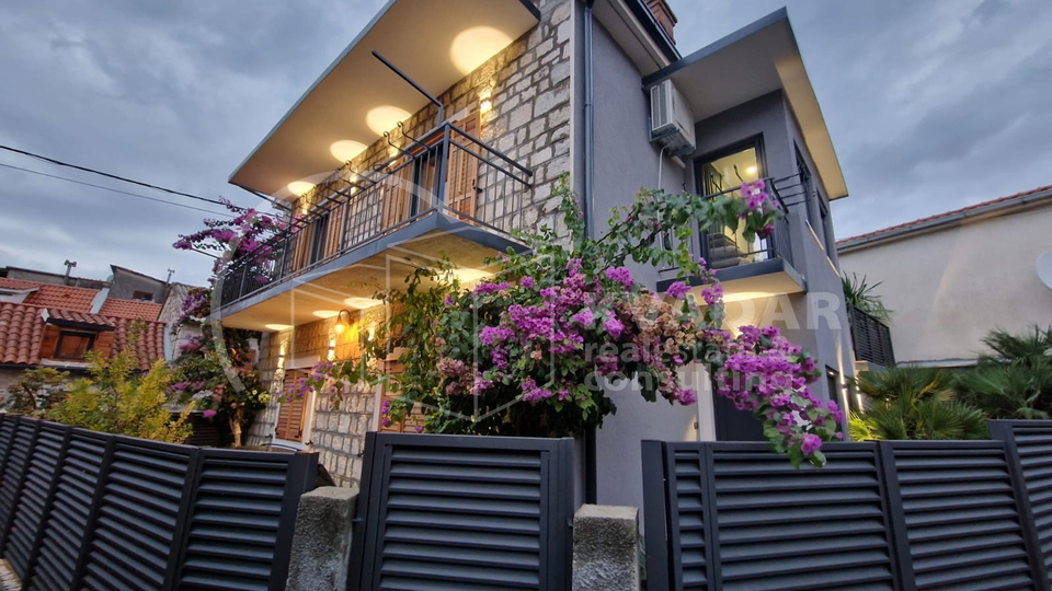 Kamena kuća u centru Kaštel Starog, 50m od more, novorenovirana - Designer Home