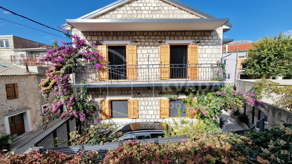 Kamena kuća u centru Kaštel Starog, 50m od more, novorenovirana - Designer Home