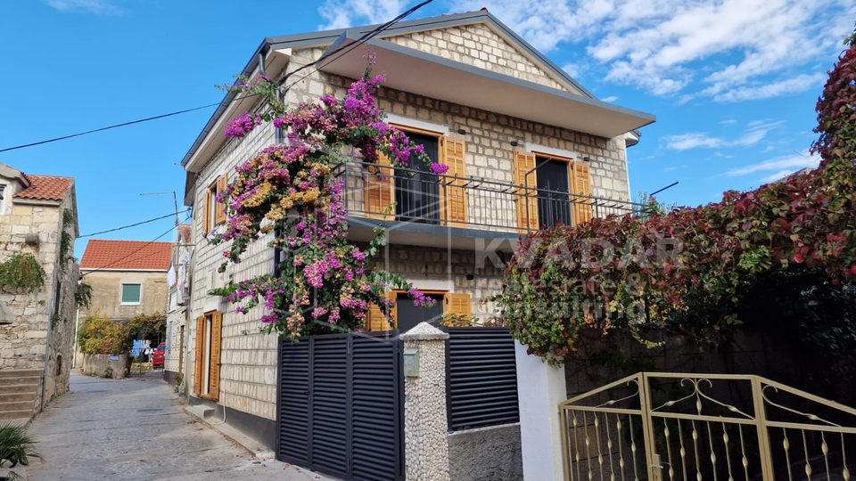 Kamena kuća u centru Kaštel Starog, 50m od more, novorenovirana - Designer Home