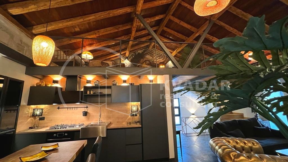 Kamena kuća u centru Kaštel Starog, 50m od more, novorenovirana - Designer Home