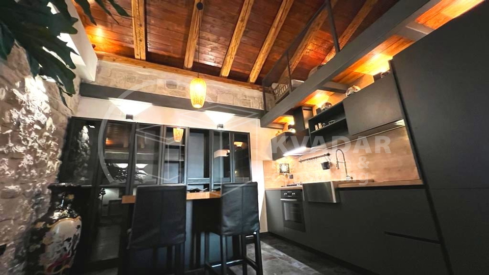 Kamena kuća u centru Kaštel Starog, 50m od more, novorenovirana - Designer Home