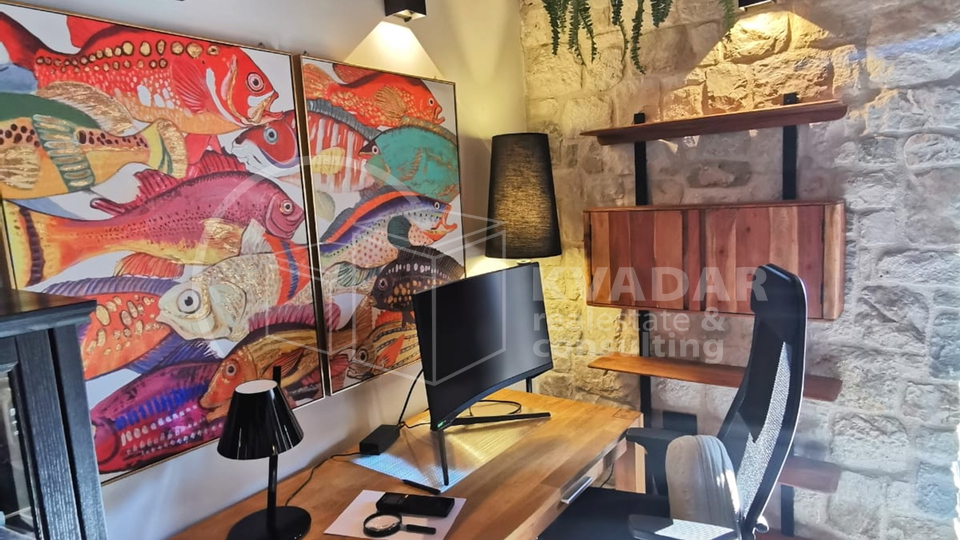 Kamena kuća u centru Kaštel Starog, 50m od more, novorenovirana - Designer Home