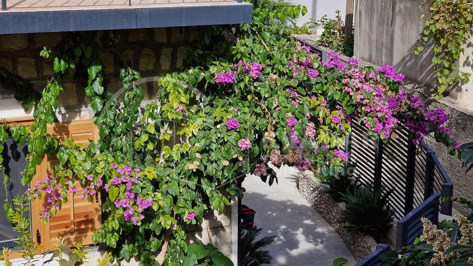 Kamena kuća u centru Kaštel Starog, 50m od more, novorenovirana - Designer Home