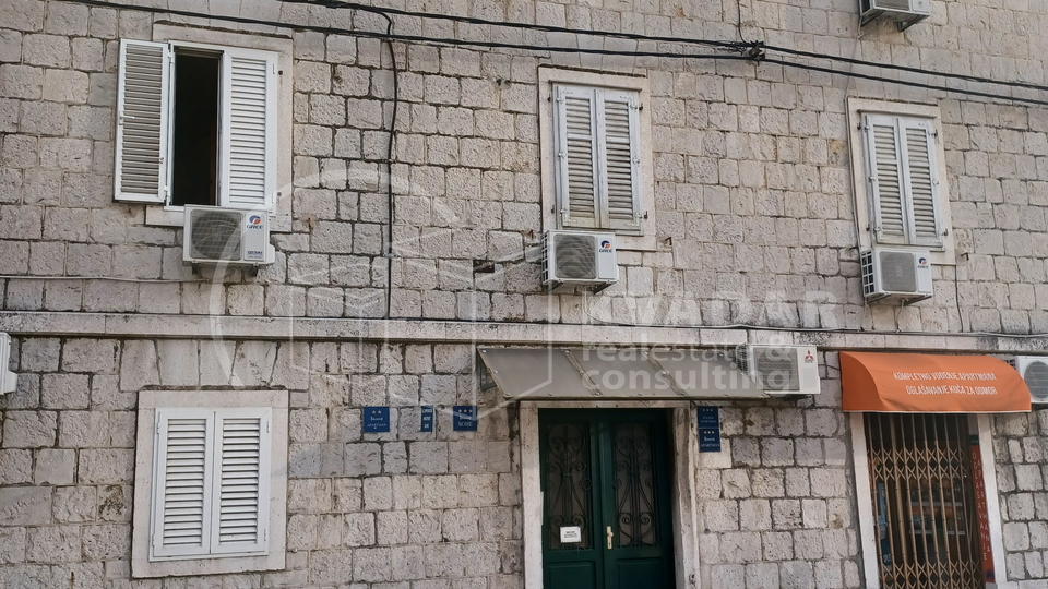 Split - Bačvice! Investicija! 3-soban stan 100m2/dva apartmana!