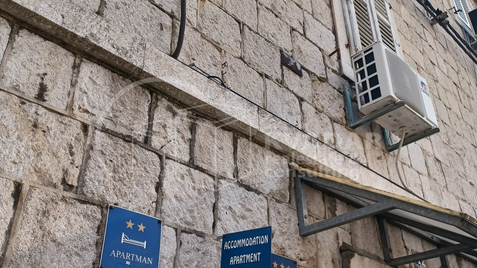 Split - Bačvice! Investicija! 3-soban stan 100m2/dva apartmana!