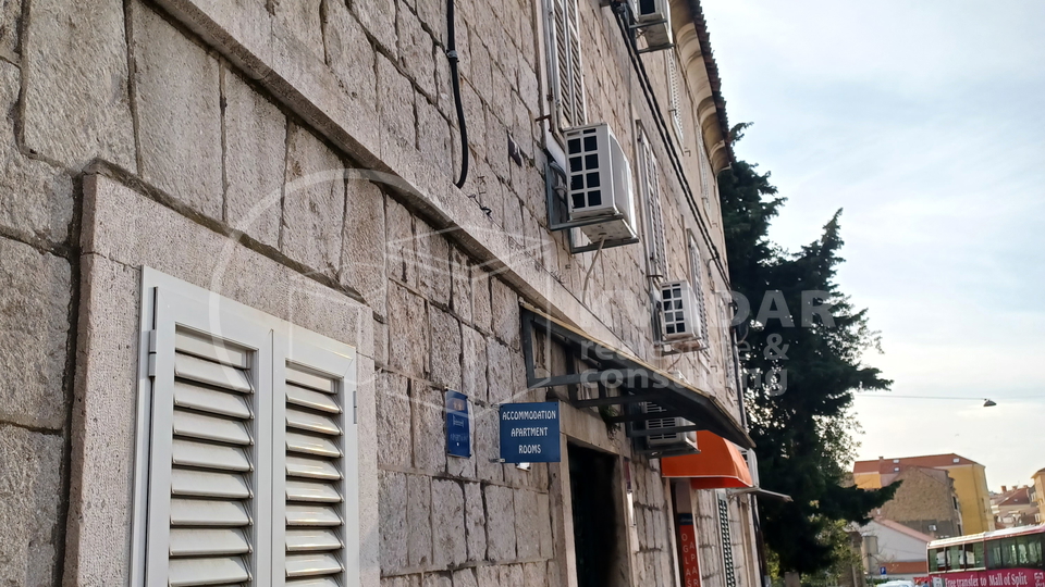 Split - Bačvice! Investicija! 3-soban stan 100m2/dva apartmana!