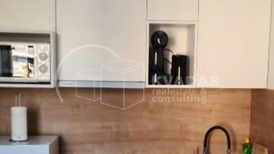 Split - Bačvice! Investicija! 3-soban stan 100m2/dva apartmana!