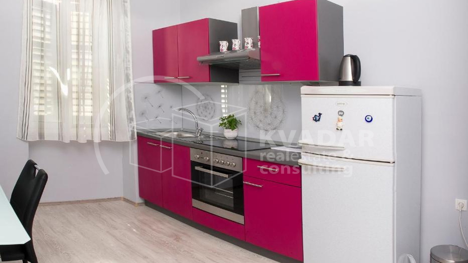 Split - Bačvice! Investicija! 3-soban stan 100m2/dva apartmana!