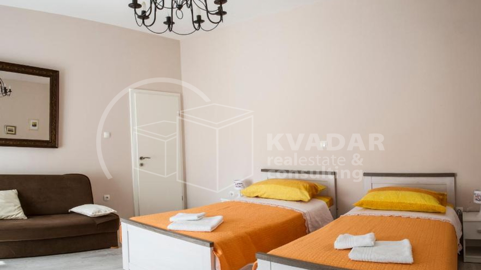 Split - Bačvice! Investicija! 3-soban stan 100m2/dva apartmana!