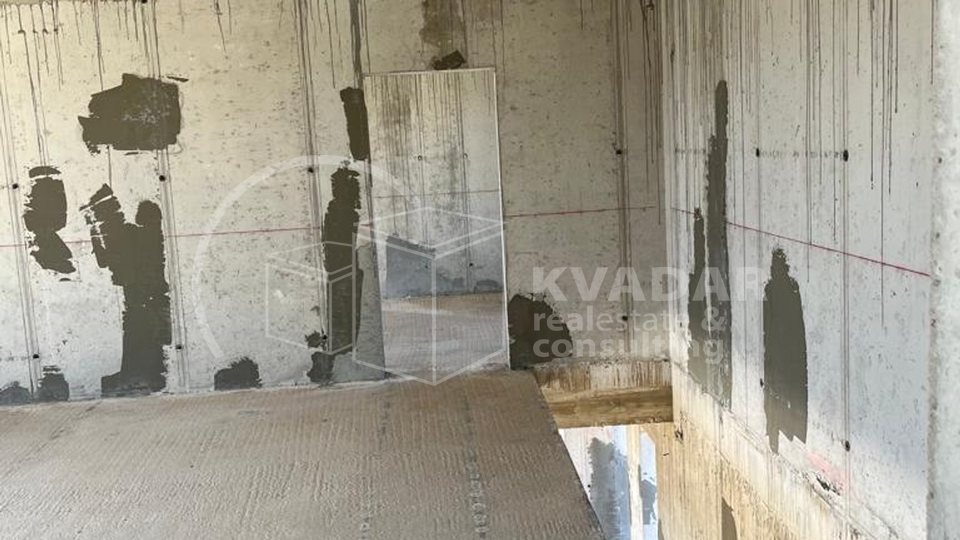Stambeno - gospodarski objekat sa maslinikom na čestici od 7000m2