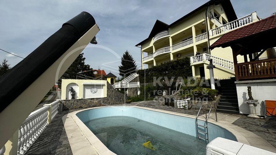 G. DUBRAVA***/vila sa bazenom/tri stana/prekrasna okućnica/parking+garaža!!
