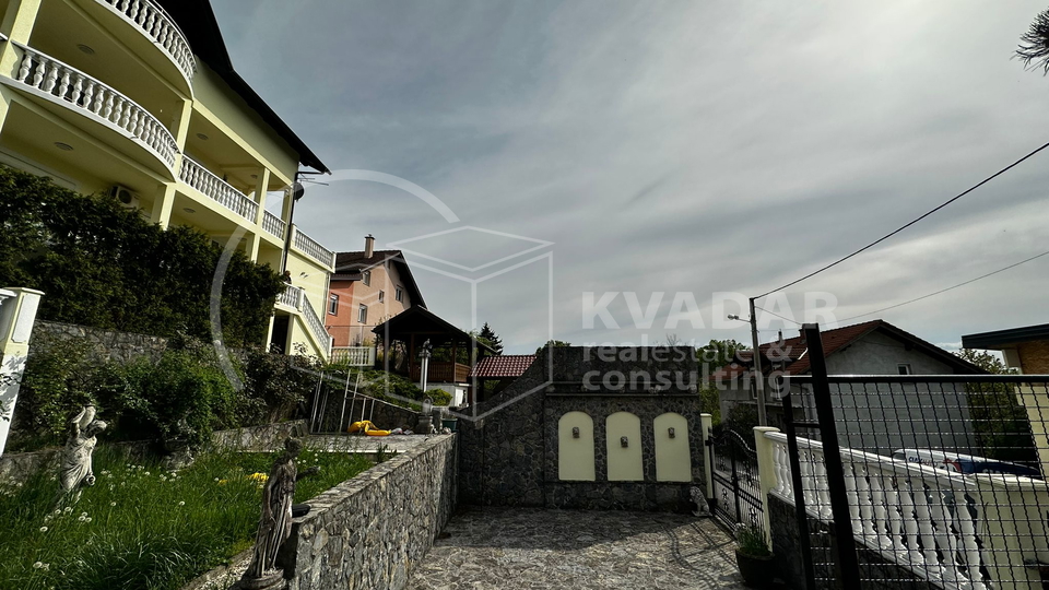 G. DUBRAVA***/vila sa bazenom/tri stana/prekrasna okućnica/parking+garaža!!