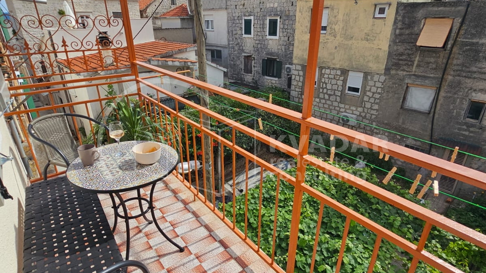 House in a row of tipical Kastela's small street -consist 2 apartments - completely renovated - 50m from the sea