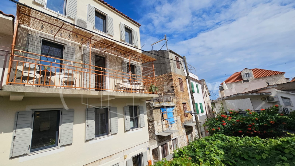 House in a row of tipical Kastela's small street -consist 2 apartments - completely renovated - 50m from the sea