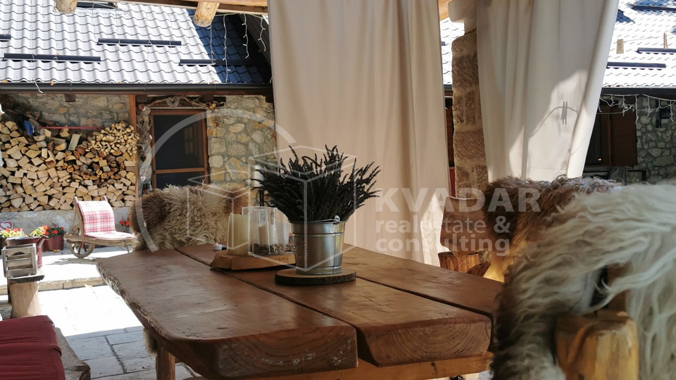 Luksuzno imanje sa dvije kuće i golf terenom, u srcu Like, Gračac