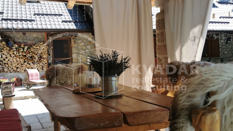 Luksuzno imanje sa dvije kuće i golf terenom, u srcu Like, Gračac