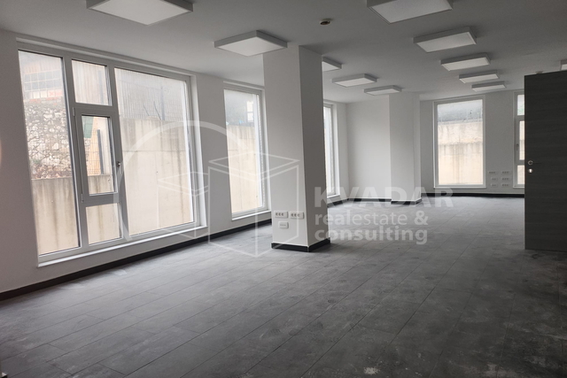 BEZ PROVIZIJE***RIJEKA/ŠKURINJE  poslovni prostor 3. kat 426 m2,