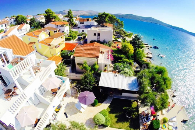 Šibenik/Žaborić/vila-kuća sa 7 apartmana prvi red do mora!!