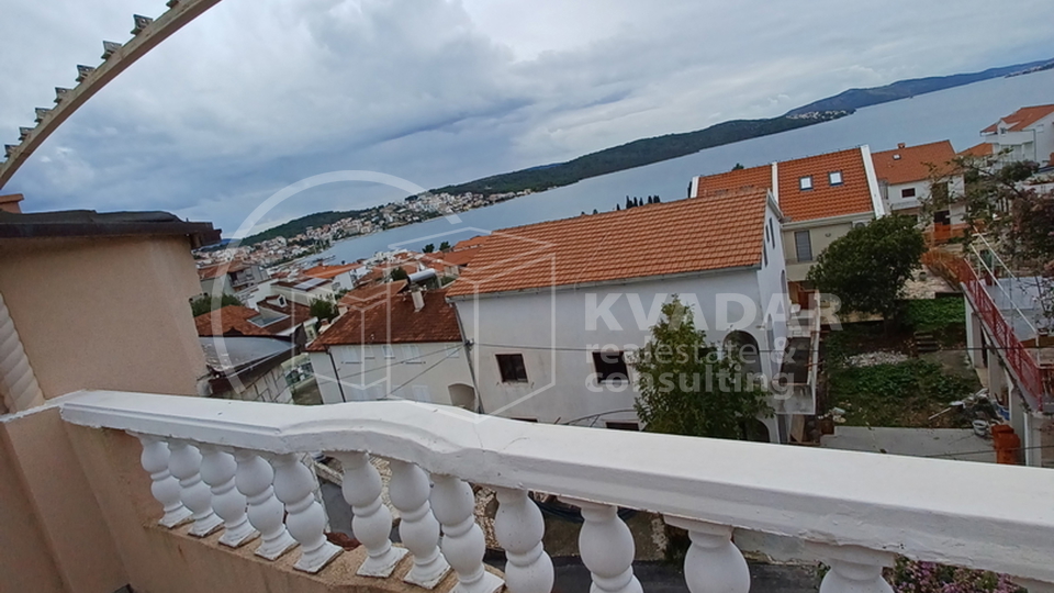 KUĆA sa 7 APARTMANA s prostranim parkingom - otvoreni pogled na more - Okrug Gornji - Otok Čiovo