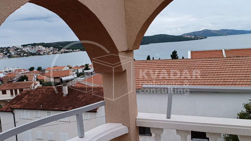 KUĆA sa 7 STAMBENIH JEDINICA s pogledom na more - Okrug Gornji - Otok Čiovo