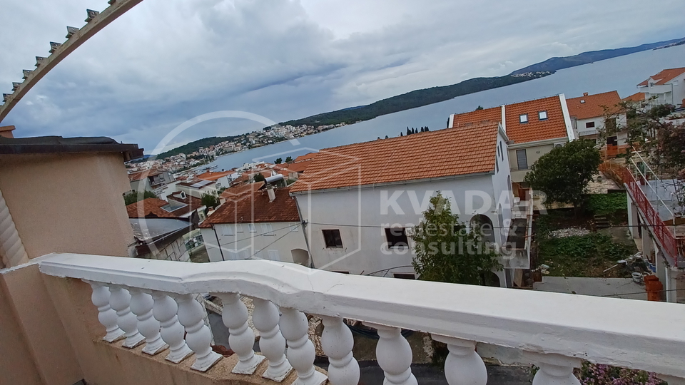 KUĆA sa 7 STAMBENIH JEDINICA s pogledom na more - Okrug Gornji - Otok Čiovo