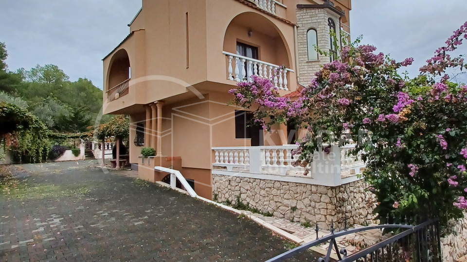 KUĆA sa 7 STAMBENIH JEDINICA s pogledom na more - Okrug Gornji - Otok Čiovo