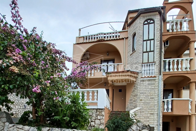 KUĆA sa 7 STAMBENIH JEDINICA s pogledom na more - Okrug Gornji - Otok Čiovo