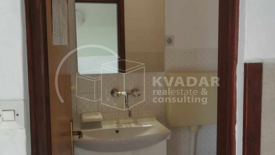 KUĆA sa 7 STAMBENIH JEDINICA s pogledom na more - Okrug Gornji - Otok Čiovo