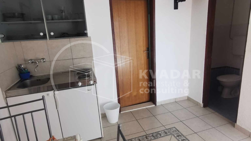 KUĆA sa 7 STAMBENIH JEDINICA s pogledom na more - Okrug Gornji - Otok Čiovo