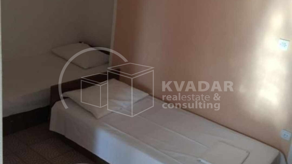 KUĆA sa 7 APARTMANA s prostranim parkingom - otvoreni pogled na more - Okrug Gornji - Otok Čiovo