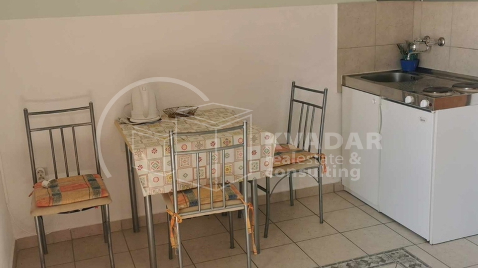KUĆA sa 7 APARTMANA s prostranim parkingom - otvoreni pogled na more - Okrug Gornji - Otok Čiovo