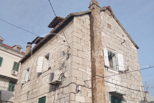 Split, Varoš - 4 smještajne jedinice u kamenoj kući, ukupno 93m2, pogled na more!