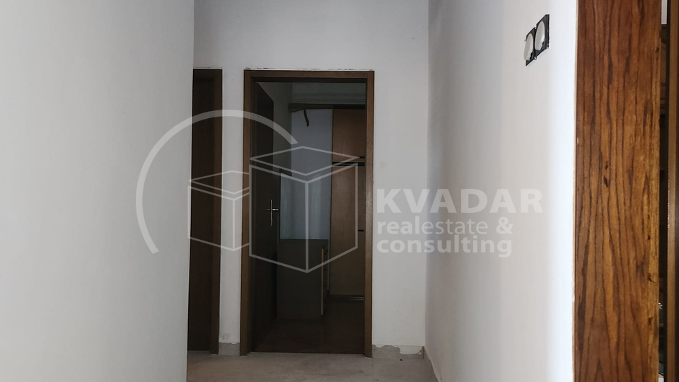 Rijeka&sol;Marini&cacute;i-Hosti&sol;eta&zcaron;a s oku&cacute;nicom &plus; visoko potkrovlje ukupno 199&comma;11m2&excl;