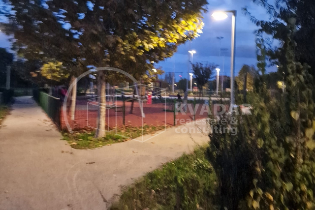 Zagreb, Žitnjak, najam prekrasnog dvoetažnog stana cca 130 m2 sa terasom i vpm