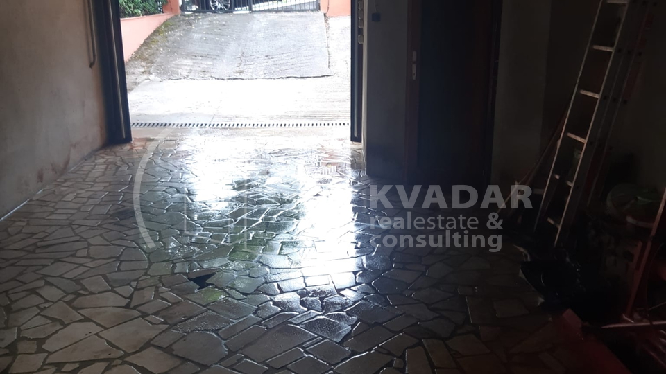 JEDINSTVENA NEKRETNINA! Gornja Dubrava, prekrasna kuća s garažom, bazenom i teniskim terenom(1394 m2)
