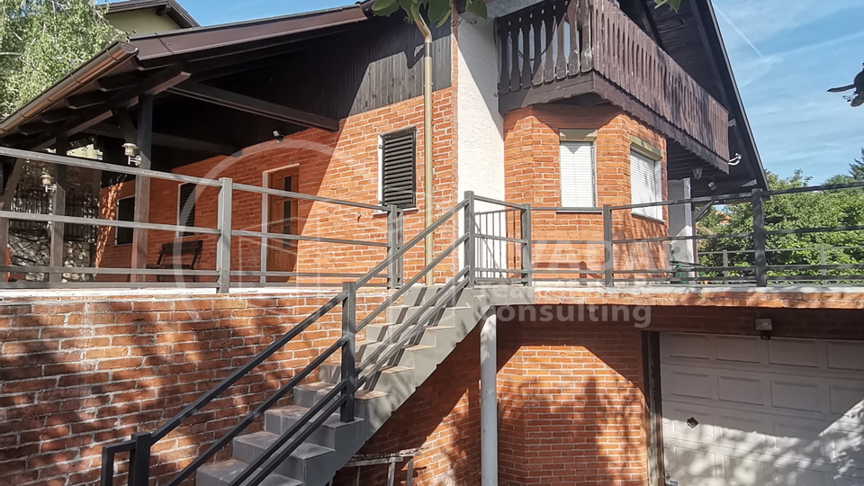 JEDINSTVENA NEKRETNINA! Gornja Dubrava, prekrasna kuća s garažom, bazenom i teniskim terenom(1394 m2)