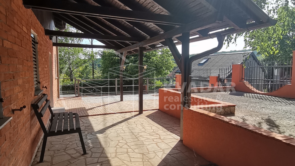 JEDINSTVENA NEKRETNINA! Gornja Dubrava, prekrasna kuća s garažom, bazenom i teniskim terenom(1394 m2)