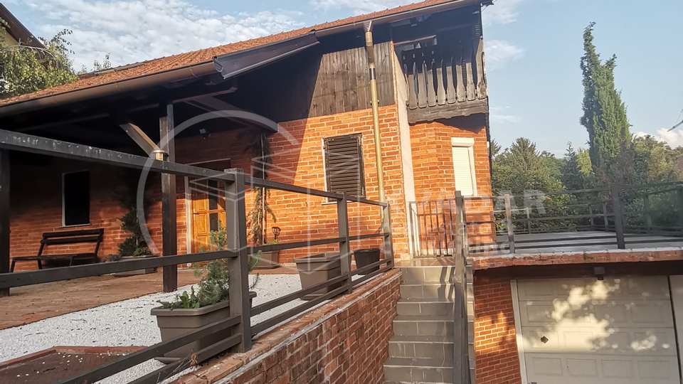 JEDINSTVENA NEKRETNINA! Gornja Dubrava, prekrasna kuća s garažom, bazenom i teniskim terenom(1394 m2)