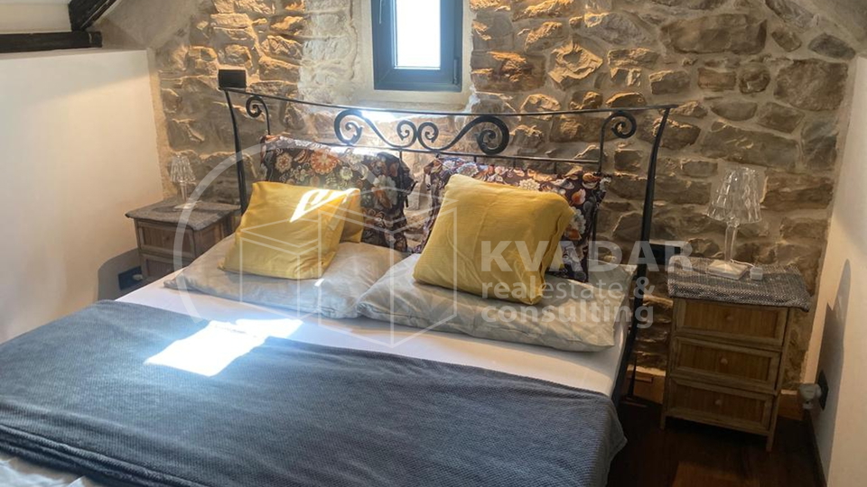 Stone house in a row - center of Kaštel Lukšić - newly renovated