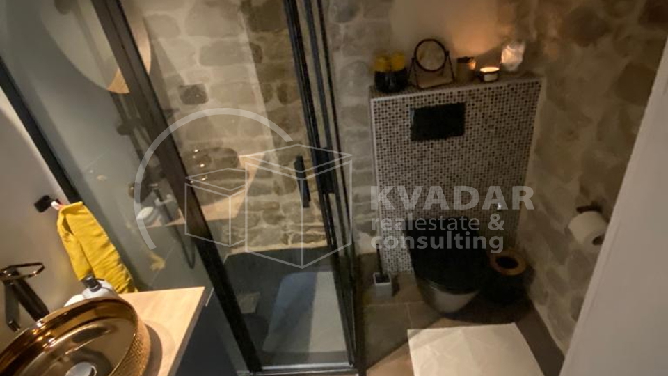 Stone house in a row - center of Kaštel Lukšić - newly renovated