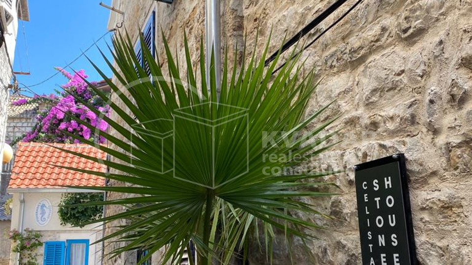 Stone house in a row - center of Kaštel Lukšić - newly renovated