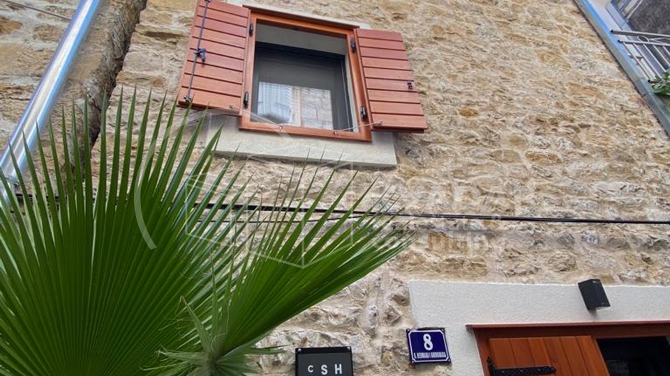 Stone house in a row - center of Kaštel Lukšić - newly renovated