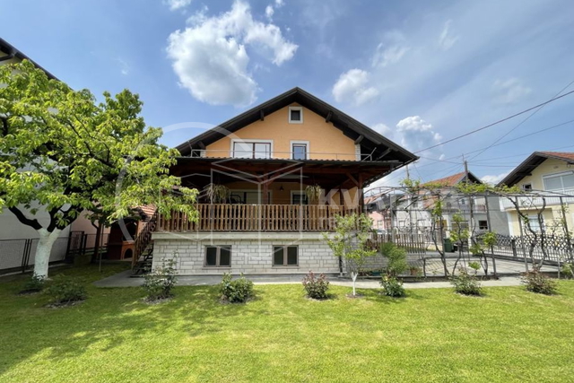 Prodaja samostojeće kuće, Trnava, dvokatnica, 378 m2 + 650 m2 okućnice